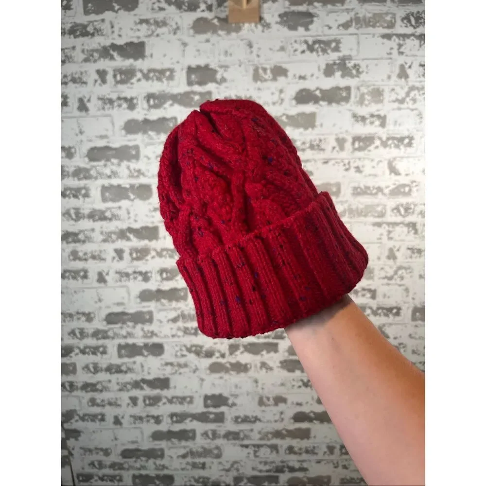 American Eagle | red knitted beanie
